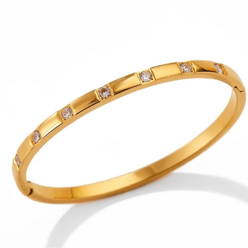 Elegant Gold Bracelet with Zircon
Stainless Steel